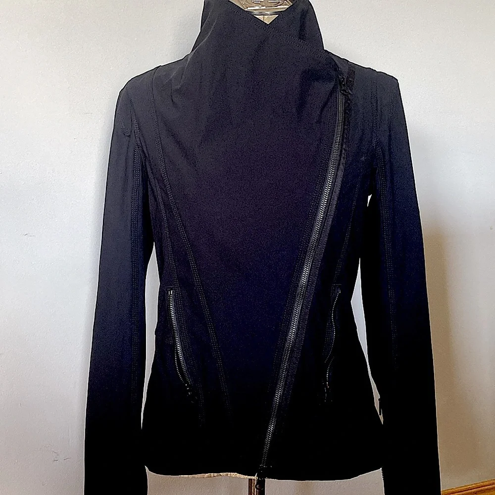 RARE Lululemon Black Urbanite Moto Asymmetrical Blazer Jacket Size 6 fantastic